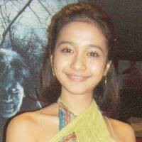 Laudya Cynthia Bella Tak Takut Foto Swimsuit 