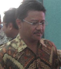 Pengawas Listrik Gentayangan di Kantor Pemerintah 