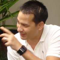 Ari Wibowo Dibuat Repot Pria Lain