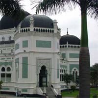 Internet Nyetrum Masjid, PLN Mengaku Belum Tau