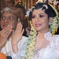 Diperiksa KPK, Kristina Gandeng Ayah & Adik