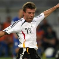 Dengan Kemauan, Schneider Coba Sibak Jalan