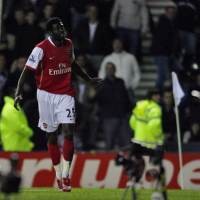 Adebayor Hattrik, Arsenal Hajar Derby 6-2