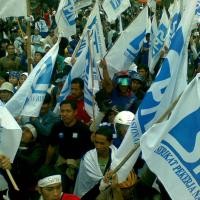 Massa Bertambah, Orasi Belum Mulai