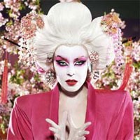 Kylie Minogue Jadi Geisha Keliling Dunia