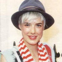 Agyness Deyn Banting Setir Jadi Penyanyi