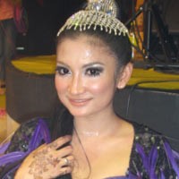 Tambah Montok, Natalie Sarah Pilih Baju Ketat