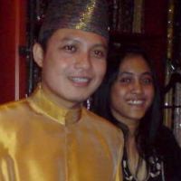 Sarwana Pakai Wool di Hari Pernikahan