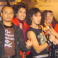 Seurieus Ingin Lebih Gagah