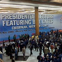 Perang Almamater di Perkuliahan Bill Gates