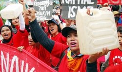 Pengecer Naikkan Harga Buat Modal Ketika BBM Naik