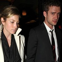 Siapa Pasangan Hollywood Paling Hot?