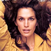 Cindy Crawford Suguhkan Tarian di Meja