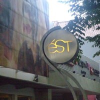 Tampil Beda ala Est Fashion Gallery