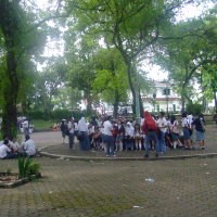 Taman Centrum, Miliknya Putih Abu-abu