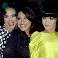 3 Diva Menjelma Jadi Tante Sun