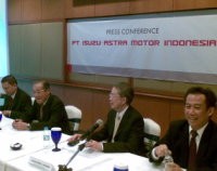 Isuzu Berambisi Kuasai Pasar Mobil Komersial Indonesia