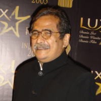 Slamet Rahardjo Tolak Tangisi Sophan Sophiaan