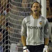 Kecewa, Hildebrand Curhat di Website