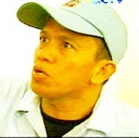 Calon Wakil Walikota, Didin Bagito Dicium Ibu-Ibu