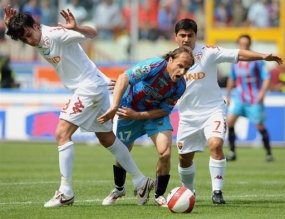 Ditahan Catania, Roma Runner Up