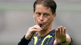 Dipimpin Wasit Musuh Chelsea