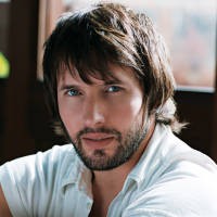 Jari Patah, James Blunt Tahan Lompat-lompat