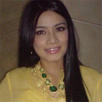 Titi Kamal jadi Wanita Penghibur