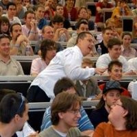 Mau Presentasi, Bos Microsoft Dilempari Telur