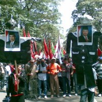 500 Orang Seruduk Gedung Sate Menentang Keras Kenaikan BBM