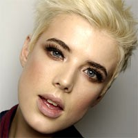 Terlalu Terkenal, Agyness Deyn Dibuang Burberry