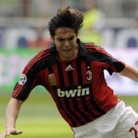 Lutut Kaka Harus Dioperasi? 