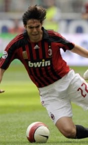 Lutut Kaka Harus Dioperasi? 