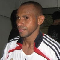 Ellie Jagokan Dua Rival