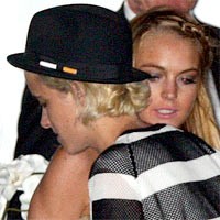 Aksi Lesbian Lindsay Lohan di Paris