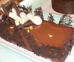 Sensasi White & Dark Chocolate Pistachio Cake