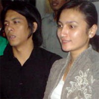 Ariel Peterpan-Sarah Berduaan di Toilet