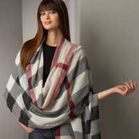 Bermain-main dengan Scarf Persegi