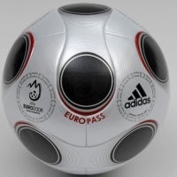 Amelia Keluhkan Bola