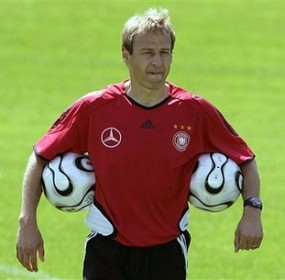 Chelsea Coba Bajak Klinsmann 