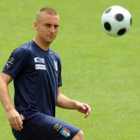 Nomor 10 Azzurri Milik De Rossi