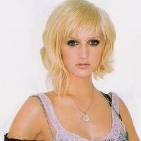 Ashlee Simpson Ngaku Hamil Tunggu 3 Bulan
