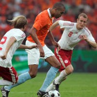 Belanda Keropos di Belakang