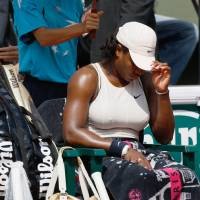 Serena Tersingkir, Sharapova Lolos