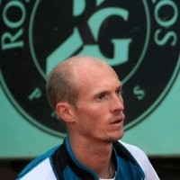 Davydenko Gugur, Federer Mulus