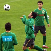 Meski Bayar, Fans Serbu Latihan Portugal