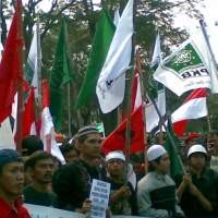 Peduli Gus Dur, Massa PDIP Bergabung di Gedung Sate