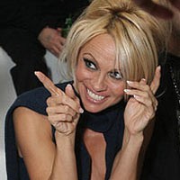 Pamela Anderson Siapkan Pernikahan Lagi?