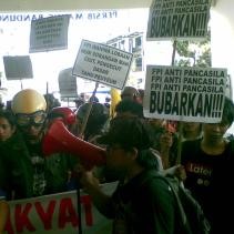 Massa Menuntut Pembubaran FPI Kembali Beraksi di Bandung