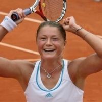 Safina Melaju ke Semifinal